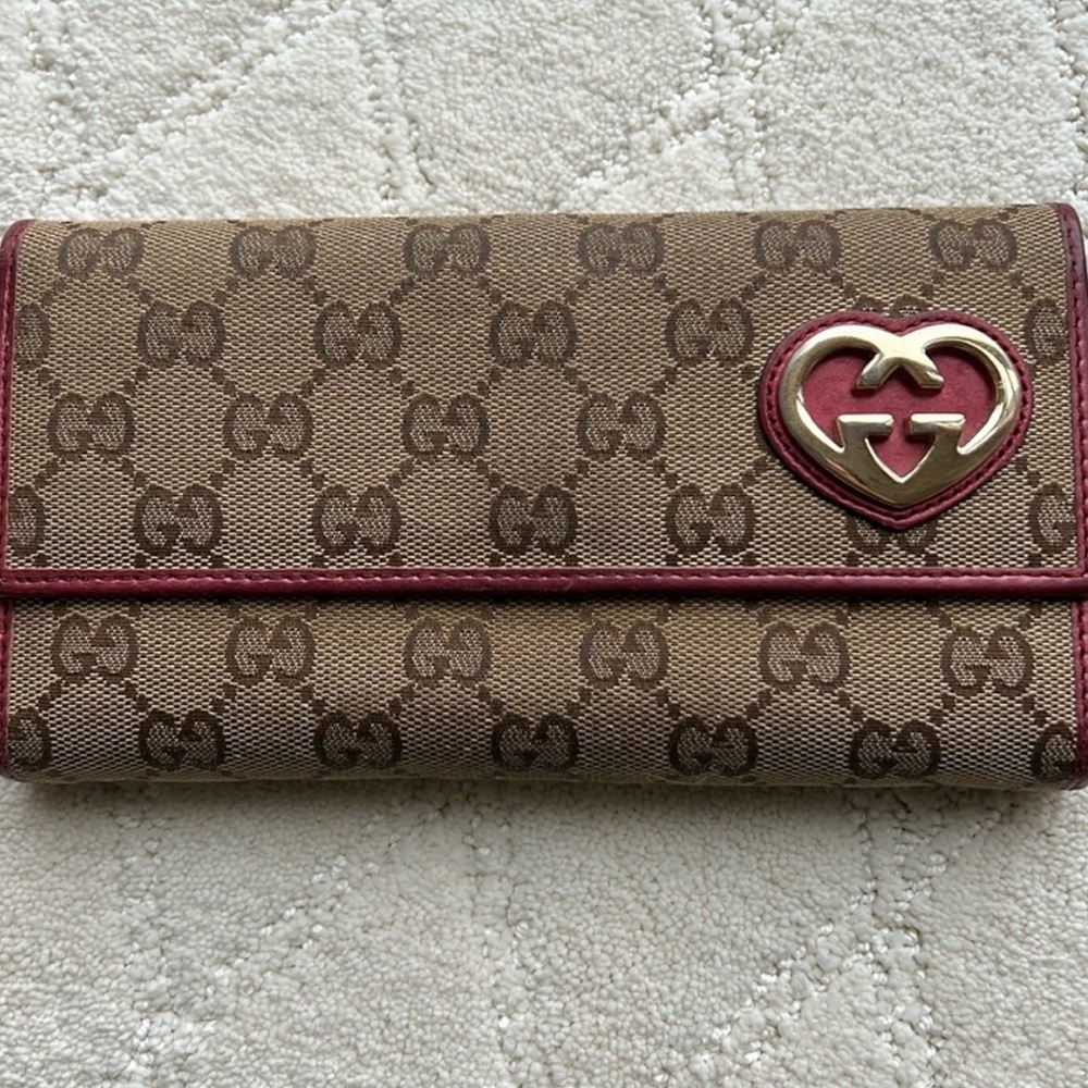 Pink Gucci Heart Wallet 🩷